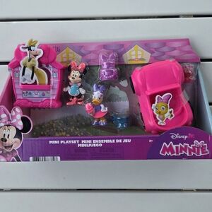 Disney Jr. Minnie Mouse Mini Playset, 7 Piece Figure Set, Collectible